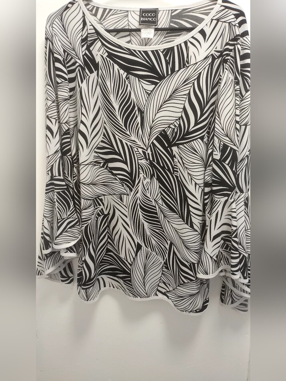 Coco Bianco Black & White Leaf-Print Long Bell Sleeve Top Size Extra Large
